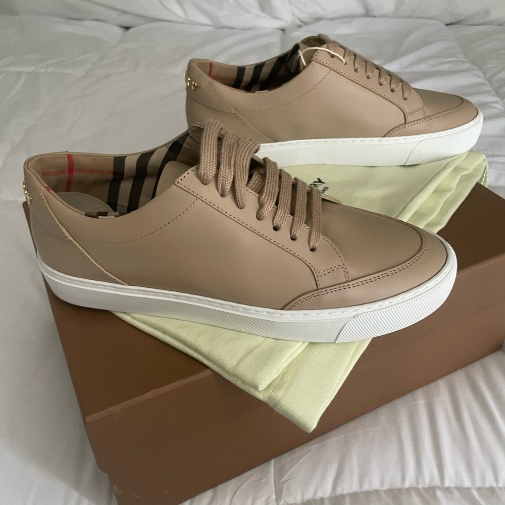 Burberry sneakers - Picture 2 of 6